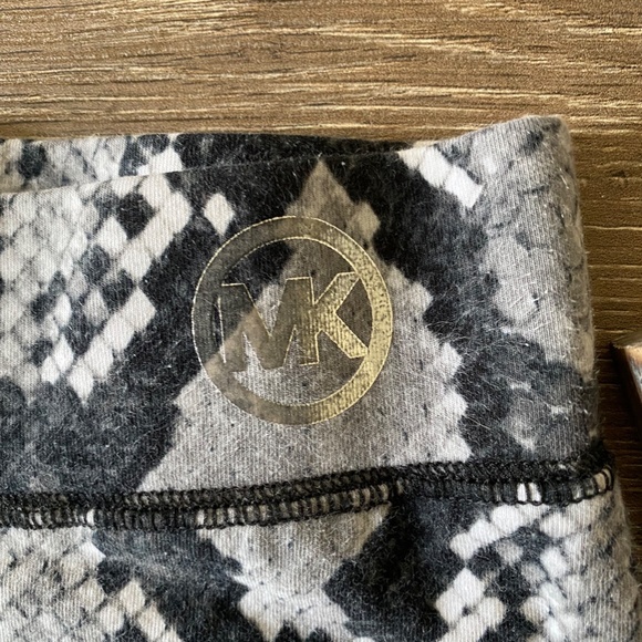 Michael Kors Python Print Leggings - Picture 2 of 6